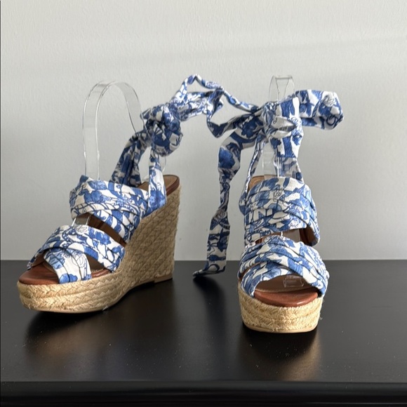 H&M Elegant Blue Patterned Wedge Sandals Sz 37/6.5 - Picture 1 of 14
